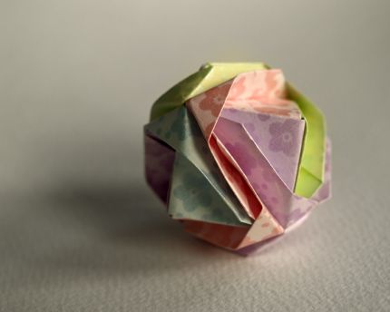 装饰小球的折法图解威廉希尔中国官网
手把手教你制作精美的装饰折纸小球