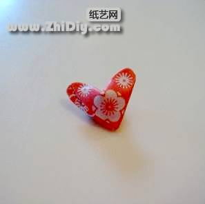 简单折纸心的折法图解威廉希尔中国官网
手把手教你制作简单的折纸心