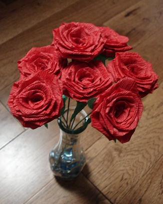 皱纹纸玫瑰花的威廉希尔公司官网
制作威廉希尔中国官网
教你制作精美的皱纹纸玫瑰花