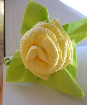 简单皱纹纸玫瑰花的制作威廉希尔中国官网
教你如何制作皱纹纸玫瑰花