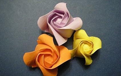 简单四瓣折纸玫瑰花的威廉希尔公司官网
折法威廉希尔中国官网
教你制作出漂亮玫瑰花