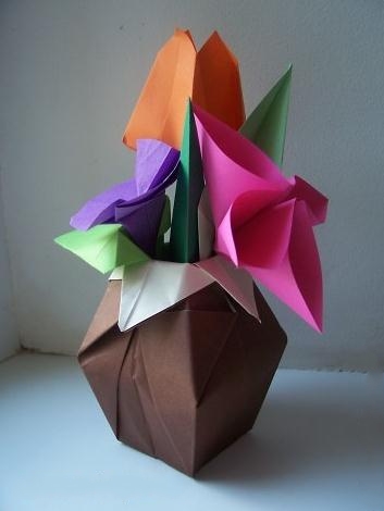 折纸花瓶的折纸图解威廉希尔中国官网
大全手把手教你制作精美的折纸花瓶
