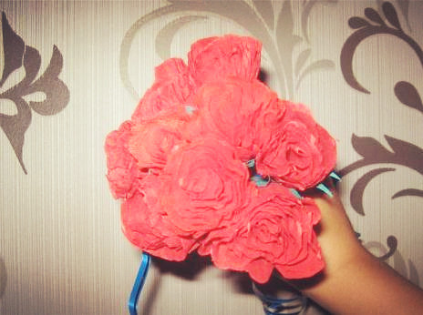 皱纹纸制作的纸玫瑰花威廉希尔中国官网
手把手教你制作漂亮的皱纹纸玫瑰花