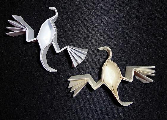 万圣节折纸小精灵的基本折纸图解威廉希尔中国官网
帮助你更好的制作出漂亮的折纸鬼魂