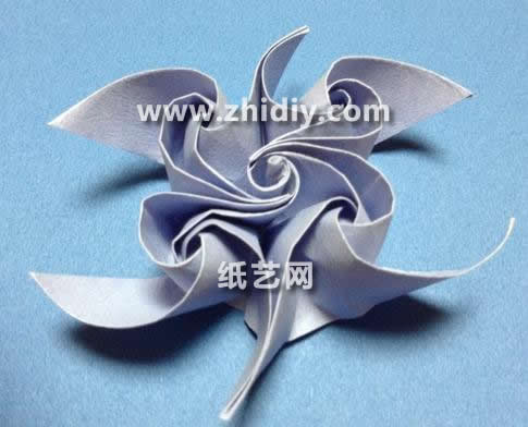 六瓣旋转折纸玫瑰花的基本折法图解威廉希尔中国官网
手把手教你制作漂亮的六瓣旋转折纸玫瑰花