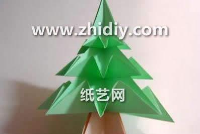 简单折纸圣诞树的基本折法威廉希尔中国官网
手把手教你制作简单的折纸圣诞树