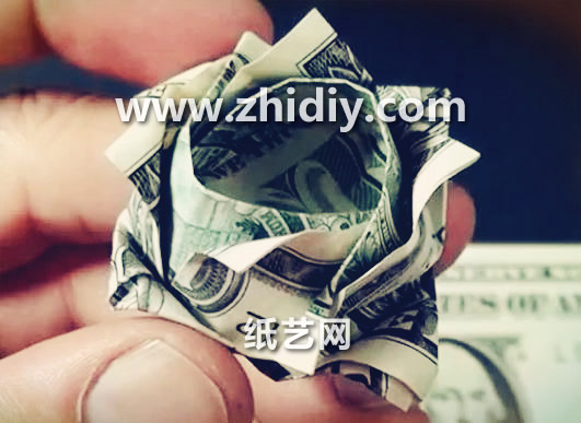 人民币折纸玫瑰花的折纸图解威廉希尔中国官网
手把手教你制作漂亮的人民币折纸玫瑰