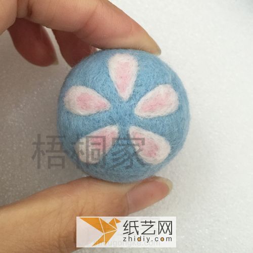 羊毛毡威廉希尔中国官网
  圆球玩耍猫   第3步