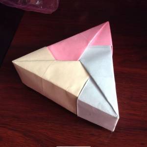 立体三角形折纸威廉希尔公司官网
礼盒收纳盒的折法