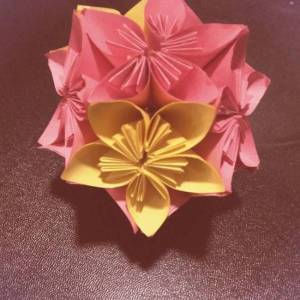 美丽的折纸樱花纸球花的制作图解威廉希尔中国官网
