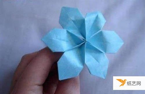 非常简单的六花瓣纸花的详细做法图解威廉希尔中国官网
