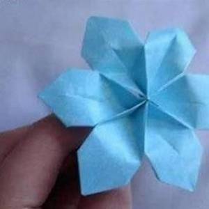 非常简单的六花瓣纸花的详细做法图解威廉希尔中国官网
