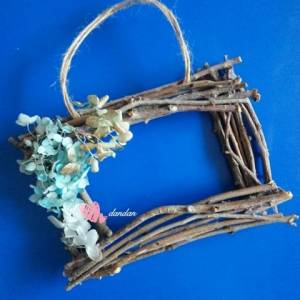 树枝变废为宝制作的装饰相框 新年时的儿童威廉希尔公司官网
小制作
