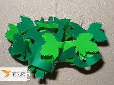 简单绿荫挂饰的剪切折叠方法图解