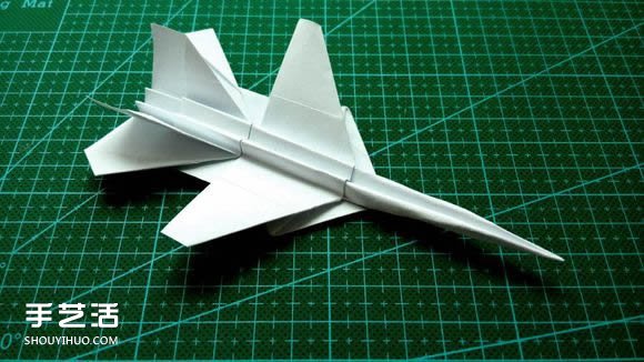 怎么使用A4纸折叠战斗机的方法图解