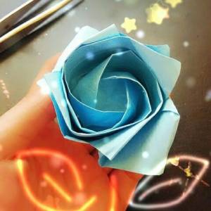 情人节的折纸玫瑰花制作威廉希尔中国官网
