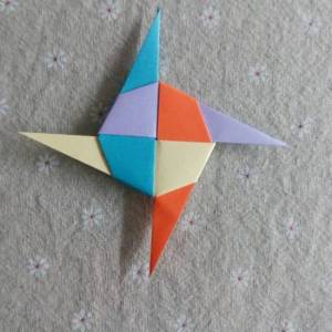 折纸飞镖图解威廉希尔中国官网
 儿童折纸玩具的制作方法