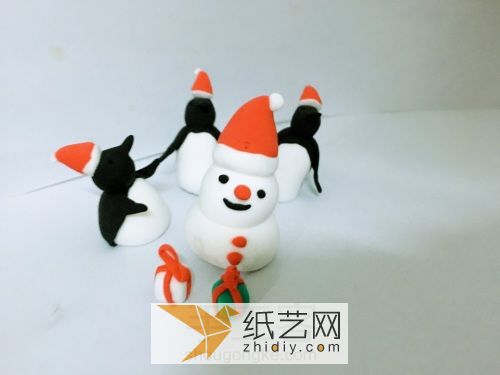 圣诞企鹅粘土威廉希尔中国官网
 第2步