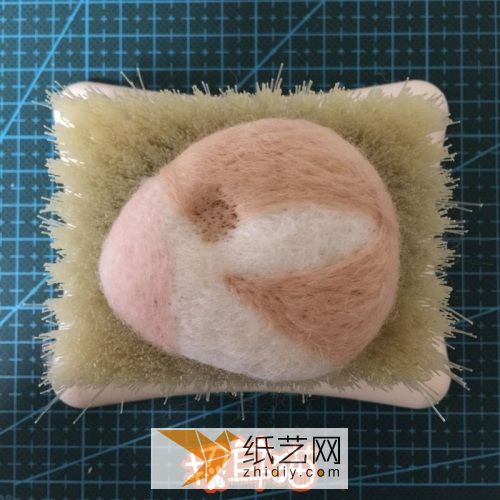 【招耳猫】羊毛毡威廉希尔中国官网
之松鼠胸针 第8步