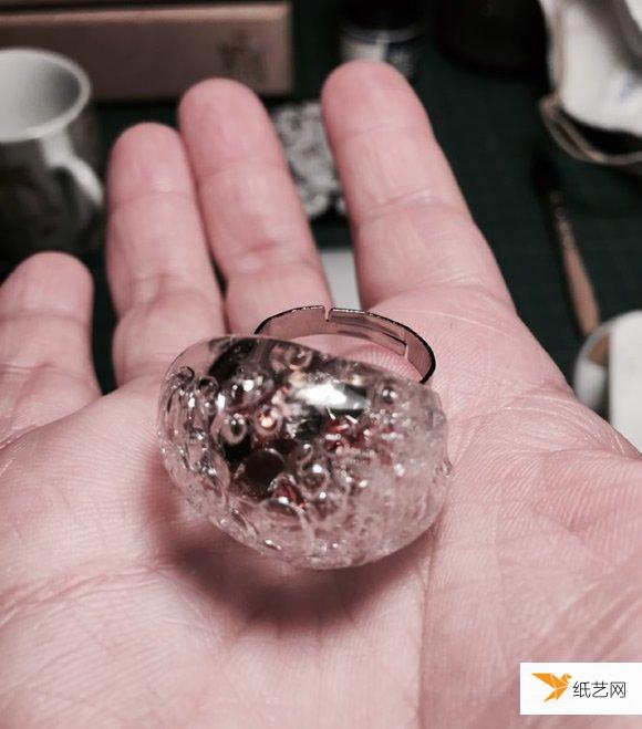 非常有创意的变废为宝作品  使用干掉的胶水威廉希尔公司官网
制作戒指