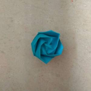 改良之后的川崎玫瑰折法图解威廉希尔中国官网
 实拍图教你折纸玫瑰