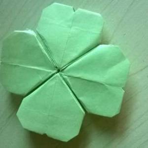 使用一张纸折叠非常创意的四叶草的方法图解