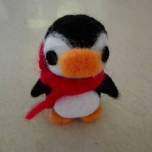 羊毛毡的小企鹅玩偶制作威廉希尔中国官网
 做一对就是情人节礼物啦
