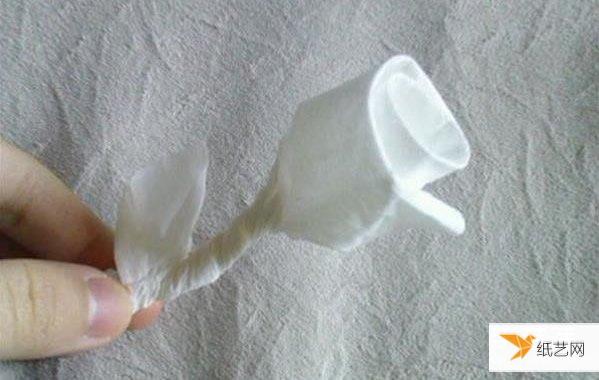 怎么使用餐巾纸折叠玫瑰花的折法威廉希尔中国官网
图解