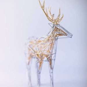 威廉希尔公司官网
制作的“金包银”铁丝雕塑 缠绕出动物的优雅灵魂