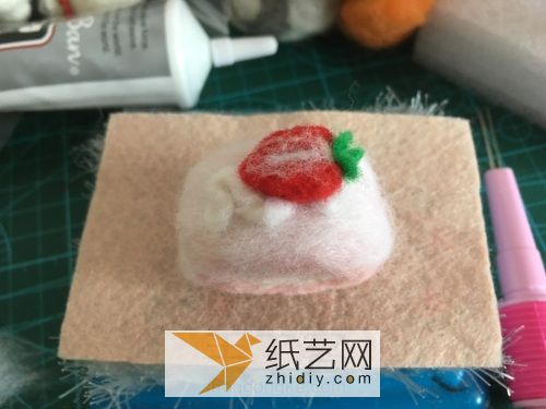 【羊毛毡威廉希尔中国官网
】草莓奶油瑞士卷 第6步