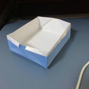 简单的带有小白边的折纸盒子制作威廉希尔中国官网
 漂亮的折纸收纳盒也可以很容易