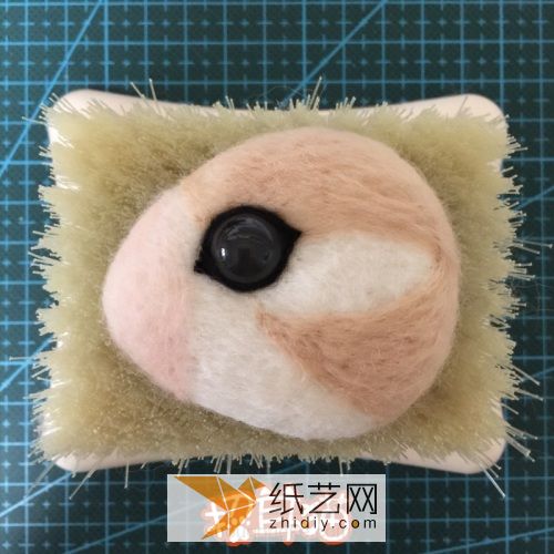 【招耳猫】羊毛毡威廉希尔中国官网
之松鼠胸针 第12步