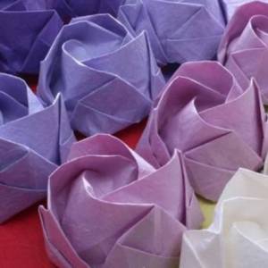 使用折纸折叠含苞待放卷心玫瑰的图解威廉希尔中国官网
