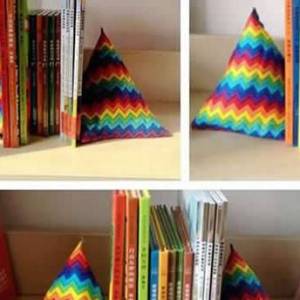 使用不织布制作三角形书立的方法