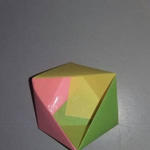 漂亮的三色折纸收纳盒制作威廉希尔中国官网
 给生活增加一抹亮色的折纸盒子