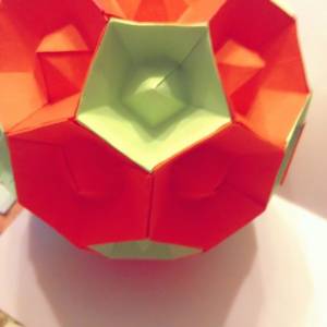 母亲节装饰物威廉希尔公司官网
制作 精美的折纸花球威廉希尔中国官网
