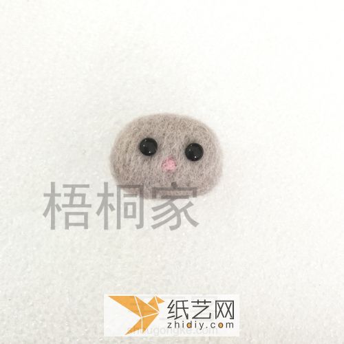 羊毛毡威廉希尔中国官网
  圆球玩耍猫   第4步