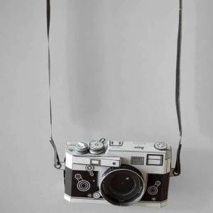 用纸糊成的莱卡相机模型 真的可以安装底片拍照