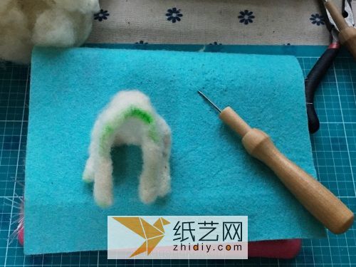 「槿时」羊毛毡灰色植毛猫咪制作威廉希尔中国官网
 第1步