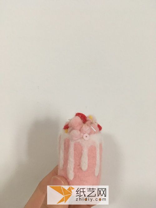 【羊毛毡威廉希尔中国官网
】奶油草莓蛋糕 第11步