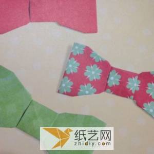 儿童威廉希尔公司官网
折纸小制作的折纸领结制作威廉希尔中国官网
 父亲节贺卡上面的小装饰