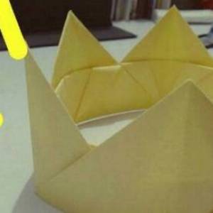 纸质儿童皇冠的简易折叠方法