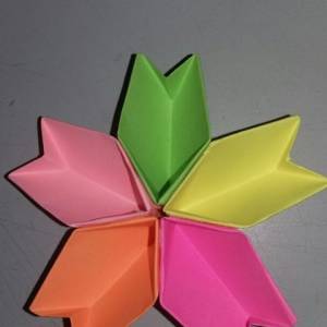五彩的折纸樱花折纸盒子制作威廉希尔中国官网
 新年放糖果用超美