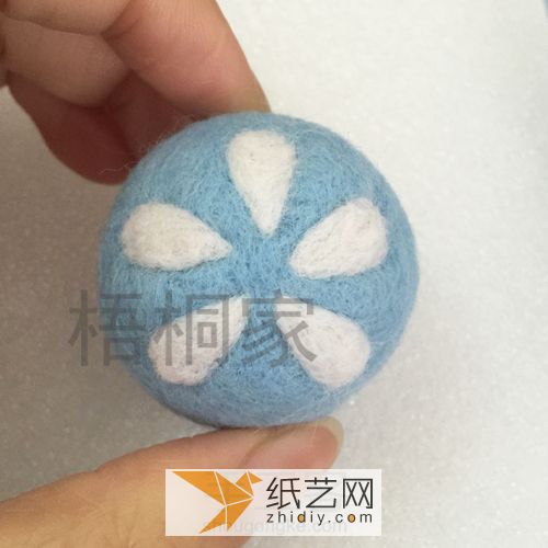 羊毛毡威廉希尔中国官网
  圆球玩耍猫   第2步