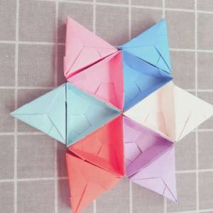 组合起来折叠的三角形折纸盒子制作威廉希尔中国官网

