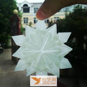 精致漂亮折纸雪花纸艺花的制作威廉希尔中国官网
 新年装饰的好伙伴
