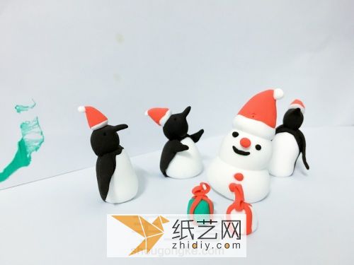 圣诞企鹅粘土威廉希尔中国官网
 第1步