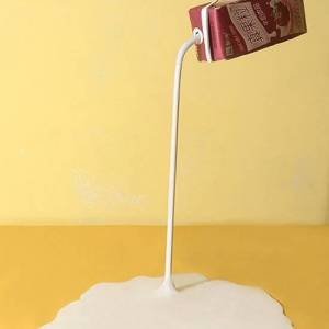 废物利用牛奶盒制作个性创意台灯的方法步骤