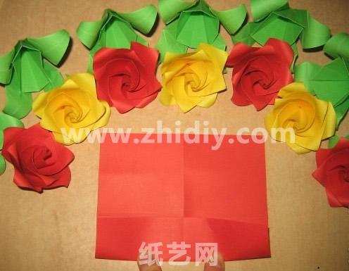 威廉希尔公司官网
折纸玫瑰制作威廉希尔中国官网
制作过程中的第五步