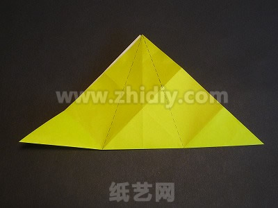飞翔的千纸鹤折纸威廉希尔中国官网
制作过程中的第五步
